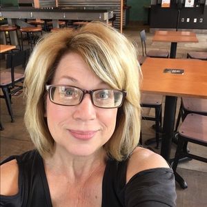 Meet your Posher, Laura